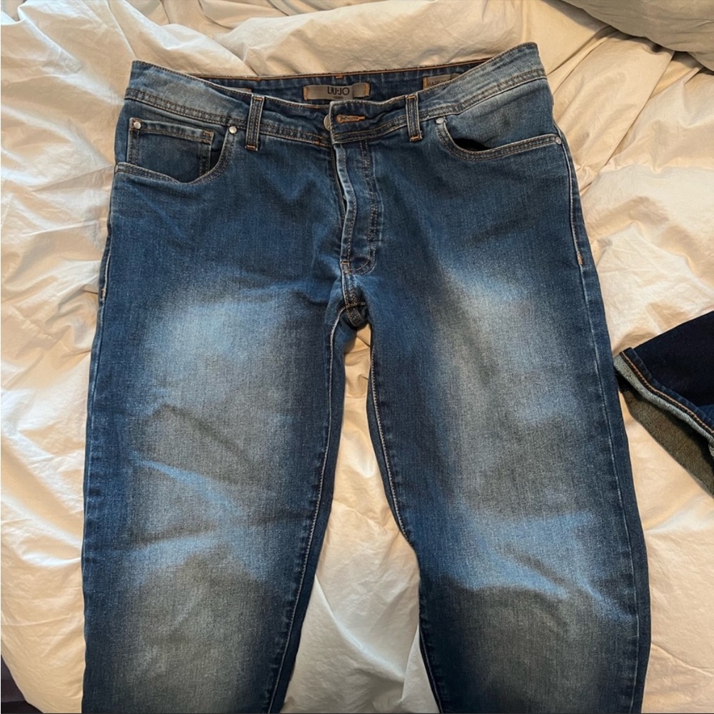 Slim fit jeans . Made in Italy . Size 34